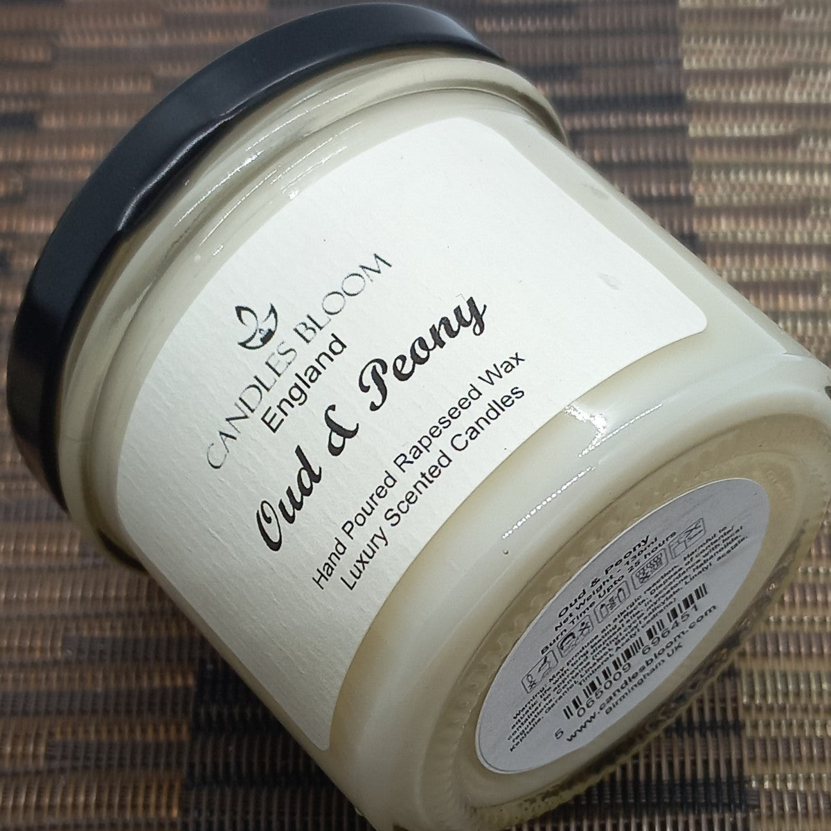 Oud-and-Peony-scented-candle