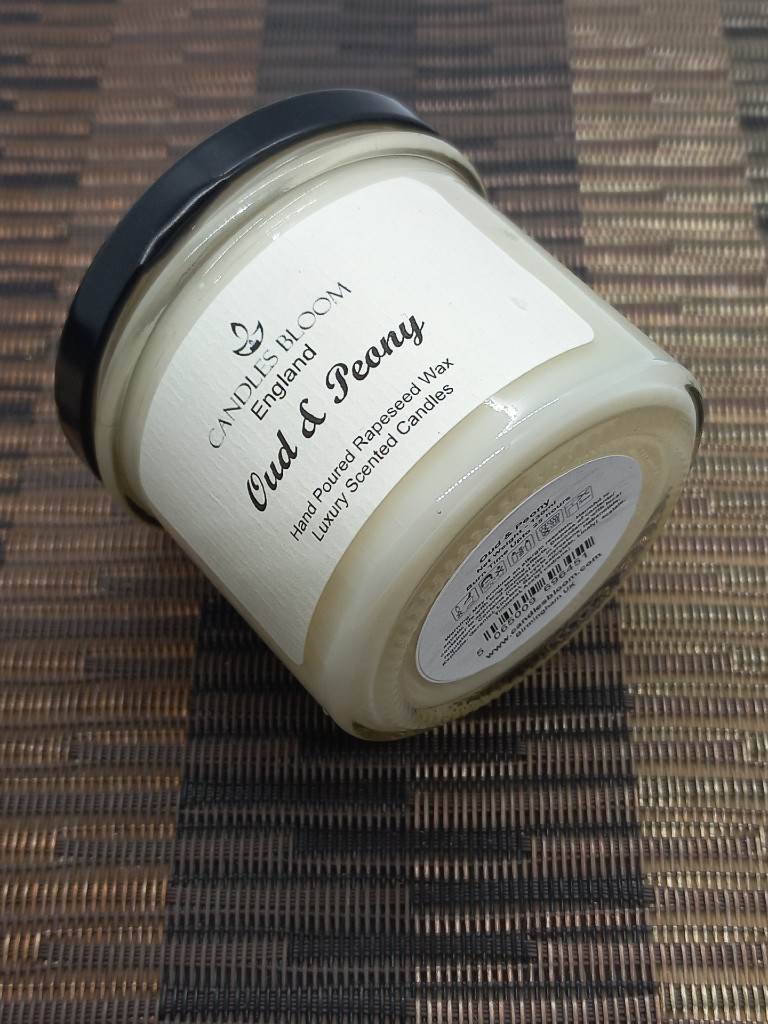 Oud-and-peony-scented-candle